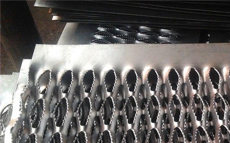 不銹鋼鱷魚嘴金屬防滑網(wǎng) 不銹鋼鱷魚嘴金屬防滑網(wǎng)