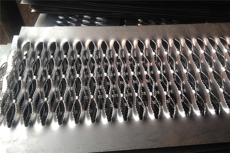 不銹鋼鱷魚嘴金屬防滑網(wǎng)