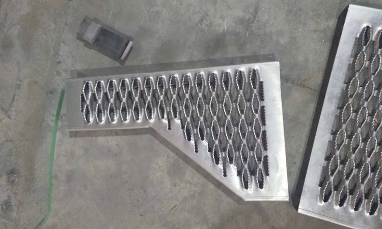 鱷魚(yú)嘴防滑板