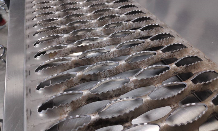 鱷魚(yú)嘴防滑板